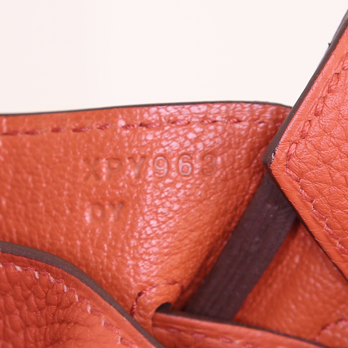 Bolso de mano Hermes Birkin 30 cm en cuero togo naranja terre battue - Detail D4