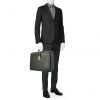 Porta-documentos Louis Vuitton Oural en cuero taiga verde oscuro - Detail D1 thumbnail