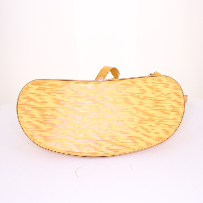 Sac à dos Louis Vuitton Gobelins - Backpack en cuir épi jaune - Detail D4