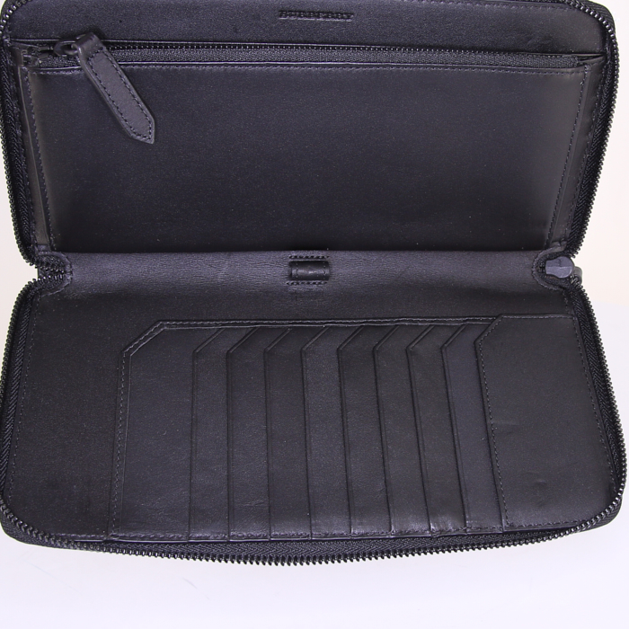 Burberry pouch in beige Haymarket canvas and black leather - Detail D5