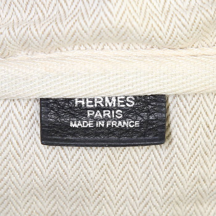 Hermès Victoria II handbag in dark blue togo leather - Detail D3