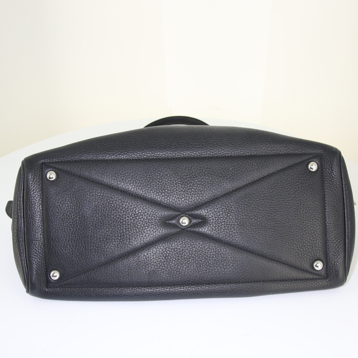 Sac à main Hermès Victoria II en cuir togo bleu-nuit - Detail D4