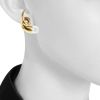 Paire de clips d'oreilles Lalaounis en or jaune et cristal de roche - Detail D1 thumbnail