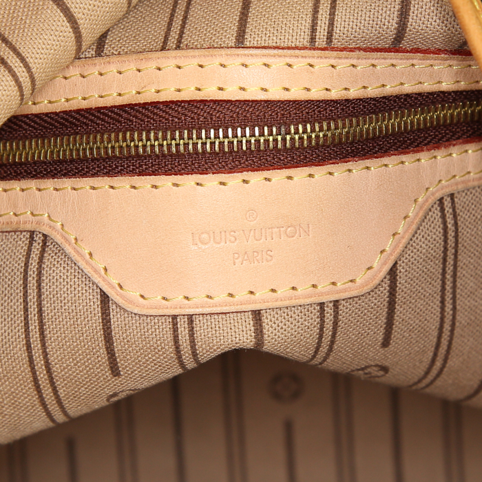 Sac cabas Louis Vuitton petit modèle en toile monogram enduite marron et cuir naturel - Detail D3