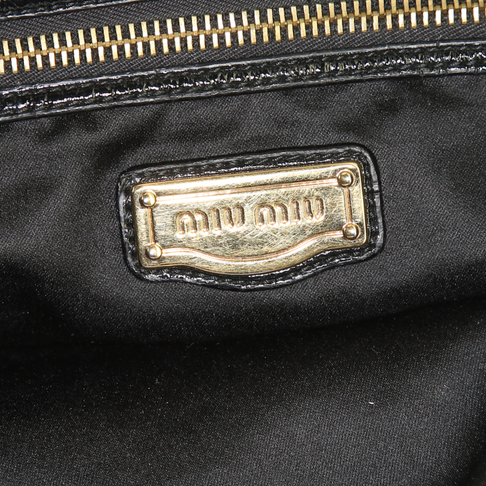 Miu Miu shopping bag in black patent quilted leather - Detail D3