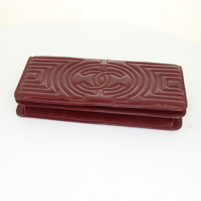 Chanel Editions Limitées shoulder bag in burgundy patent leather - Detail D5