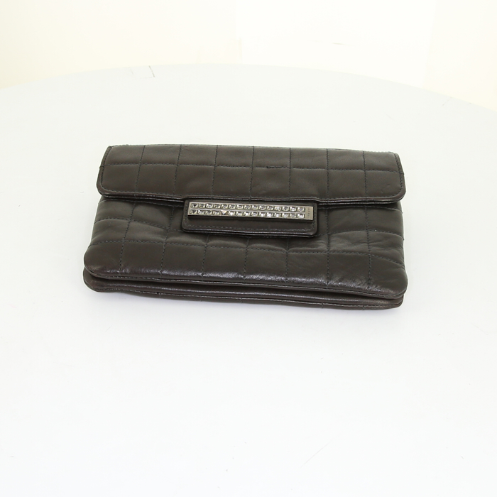 Chanel Choco bar handbag in black quilted leather - Detail D5