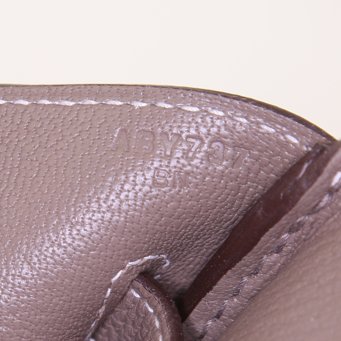 Bolso de mano Hermes Birkin 35 cm en cuero togo gris tórtola - Detail D4