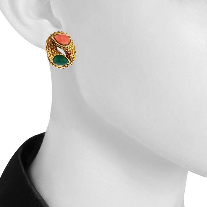 Boucheron Serpent Bohème 1970's earrings for non pierced ears in yellow gold,  coral and chrysoprase