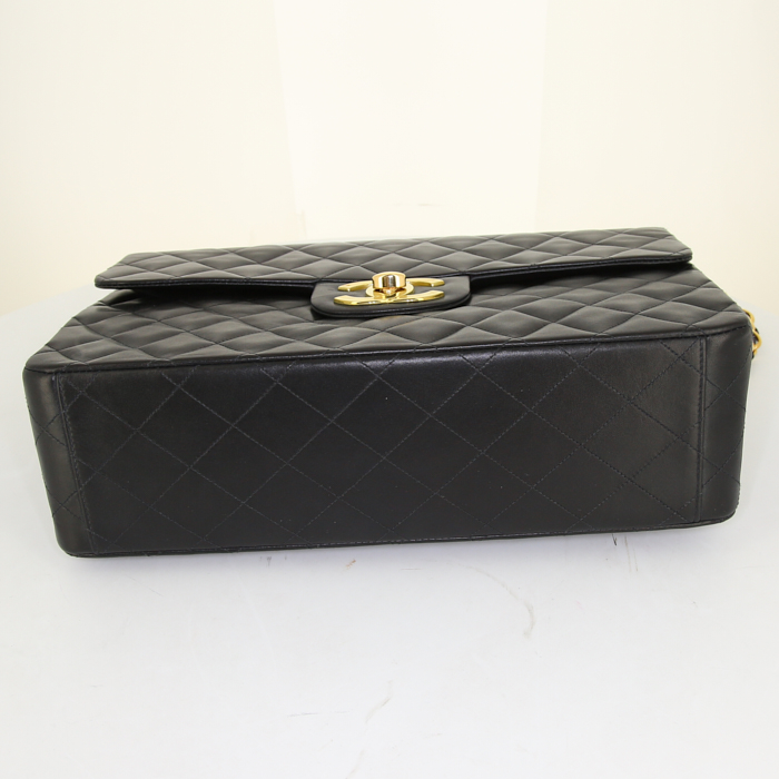 Chanel Timeless Maxi Jumbo handbag in black quilted leather - Detail D5