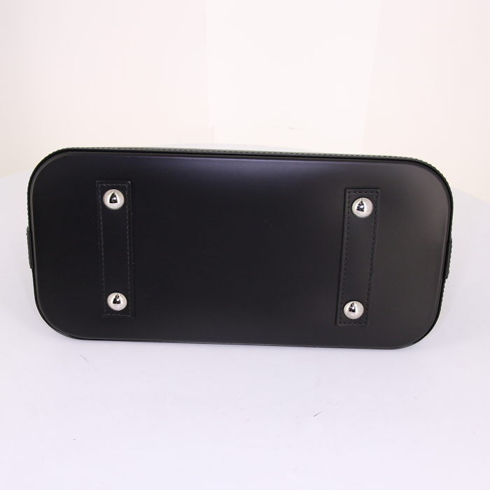 Louis Vuitton Alma handbag in black epi leather - Detail D4