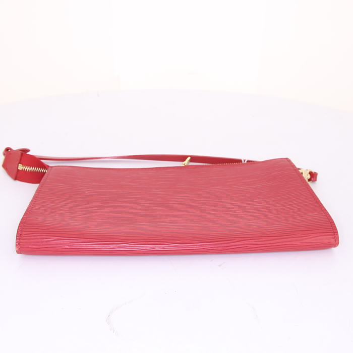 Pochette Louis Vuitton Pochette accessoires in pelle Epi rossa - Detail D4