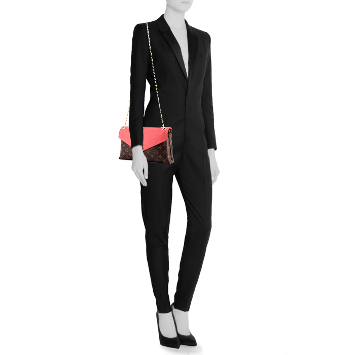 Bolso bandolera Louis Vuitton Saint Germain en lona Monogram marrón y cuero coral - Detail D2