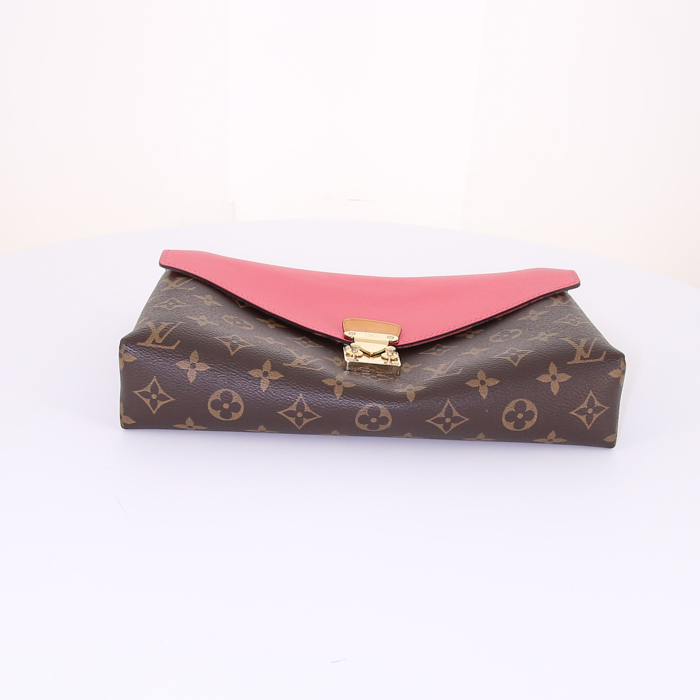Borsa a tracolla Louis Vuitton Saint Germain in tela monogram marrone e pelle corallo - Detail D5