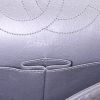 Sac à main Chanel en cuir matelassé argenté - Detail D4 thumbnail