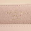 Bolso de mano Louis Vuitton Lockme modelo pequeño en cuero granulado rosa pálido y negro - Detail D4 thumbnail