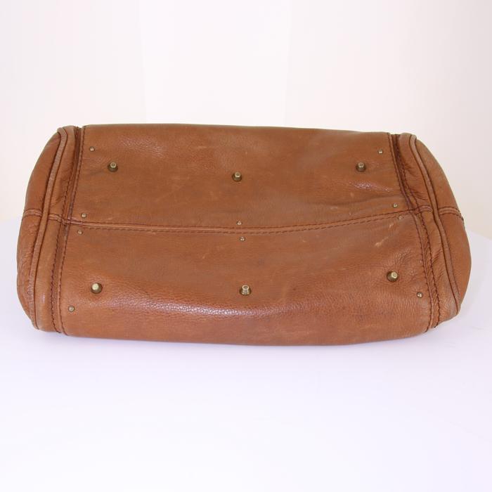 Bolso para llevar al hombro o en la mano Chloé Paddington en cuero granulado marrón - Detail D4