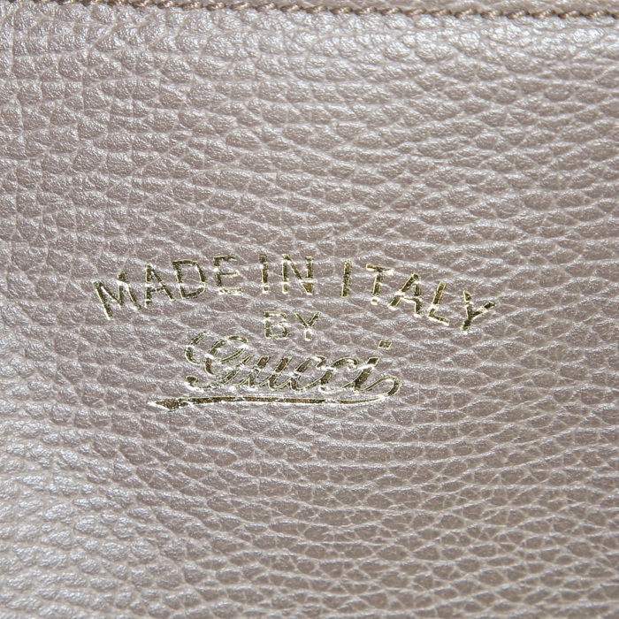Sac cabas Gucci Swing petit modèle en cuir grainé taupe et rose - Detail D3