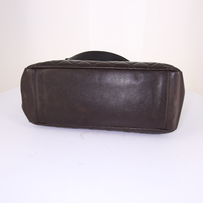 Sac cabas Chanel Shopping GST en cuir grainé marron - Detail D4