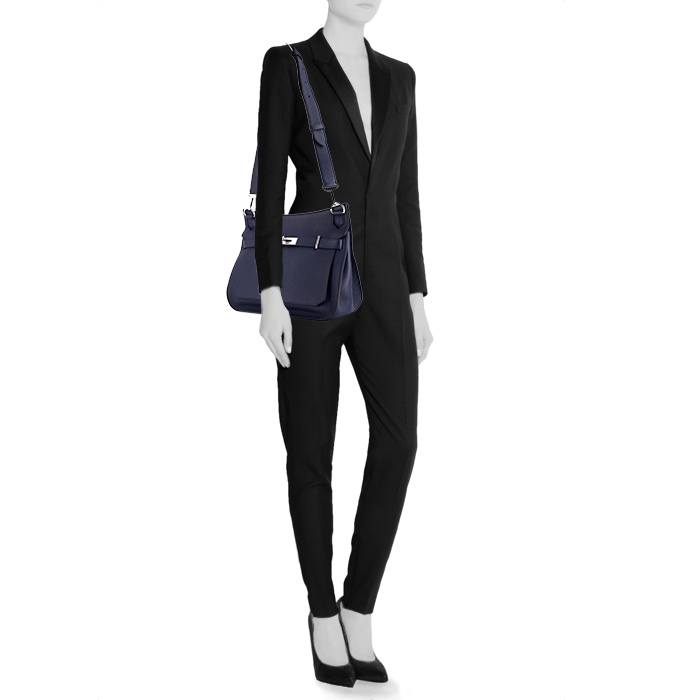 Sac besace Hermes Jypsiere en cuir togo bleu-marine - Detail D1