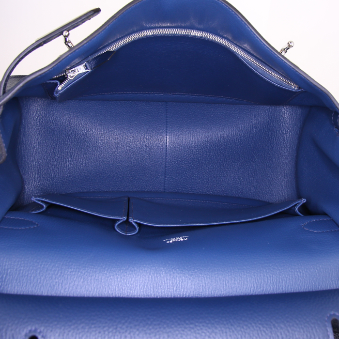 Sac besace Hermes Jypsiere en cuir togo bleu-marine - Detail D2