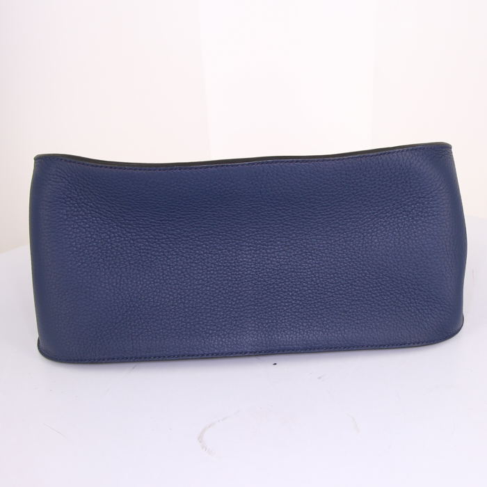 Sac besace Hermes Jypsiere en cuir togo bleu-marine - Detail D4