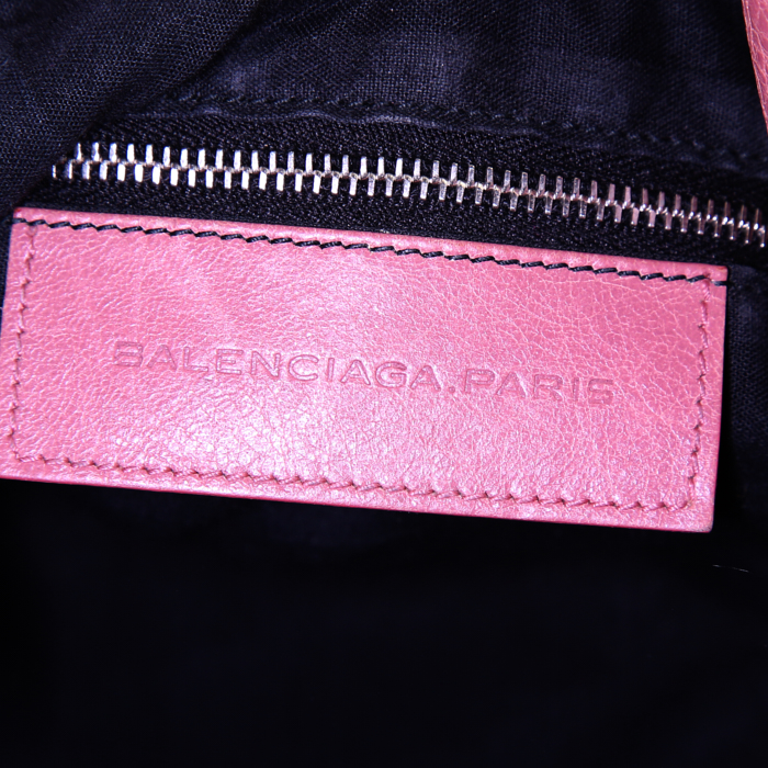 Balenciaga Pompon handbag in pink leather - Detail D4