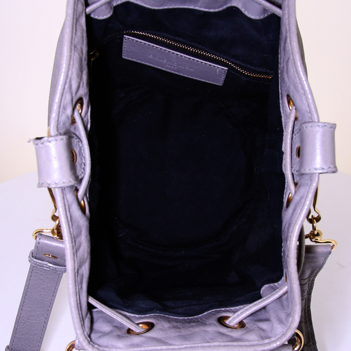 Sac à main Balenciaga Pompon en cuir gris - Detail D3