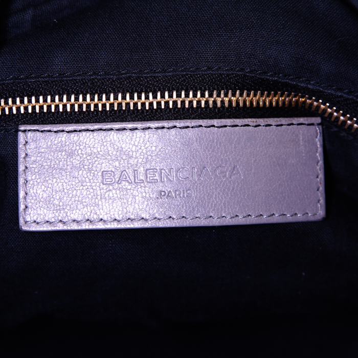 Sac à main Balenciaga Pompon en cuir gris - Detail D4