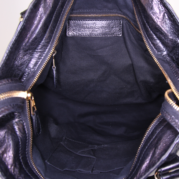 Sac bandoulière Balenciaga Velo en cuir noir - Detail D3