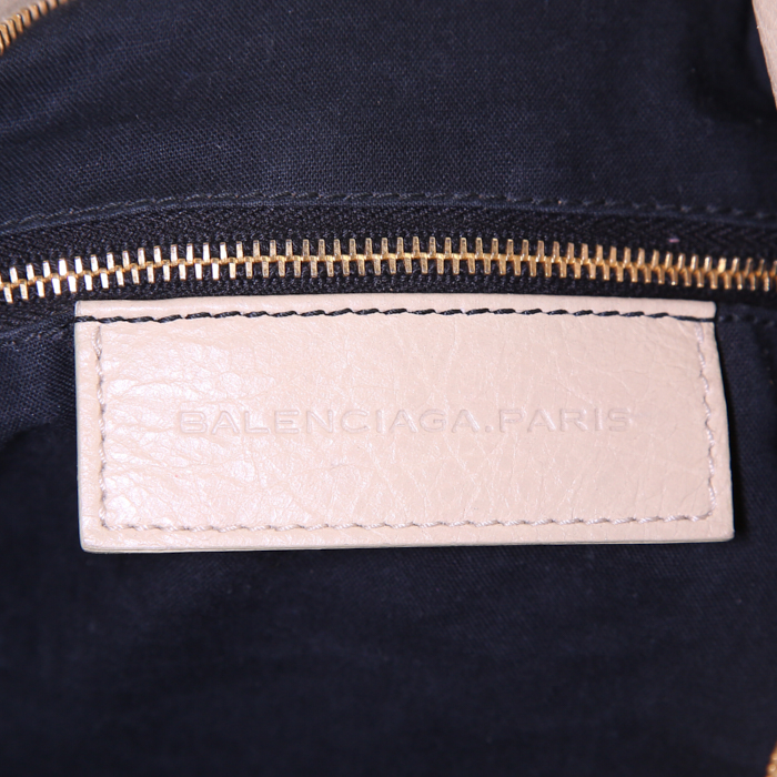Bolso de mano Balenciaga Velo en cuero beige - Detail D4