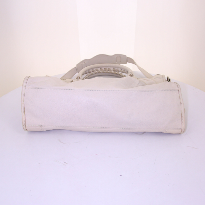 Balenciaga Classic City handbag in off-white leather - Detail D5