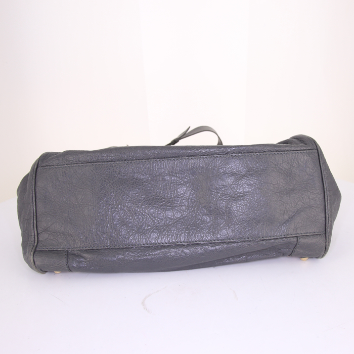 Bolso para llevar al hombro o en la mano Balenciaga en cuero gris - Detail D5