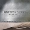 Bolso bandolera Bottega Veneta Messenger en cuero trenzado negro - Detail D3 thumbnail