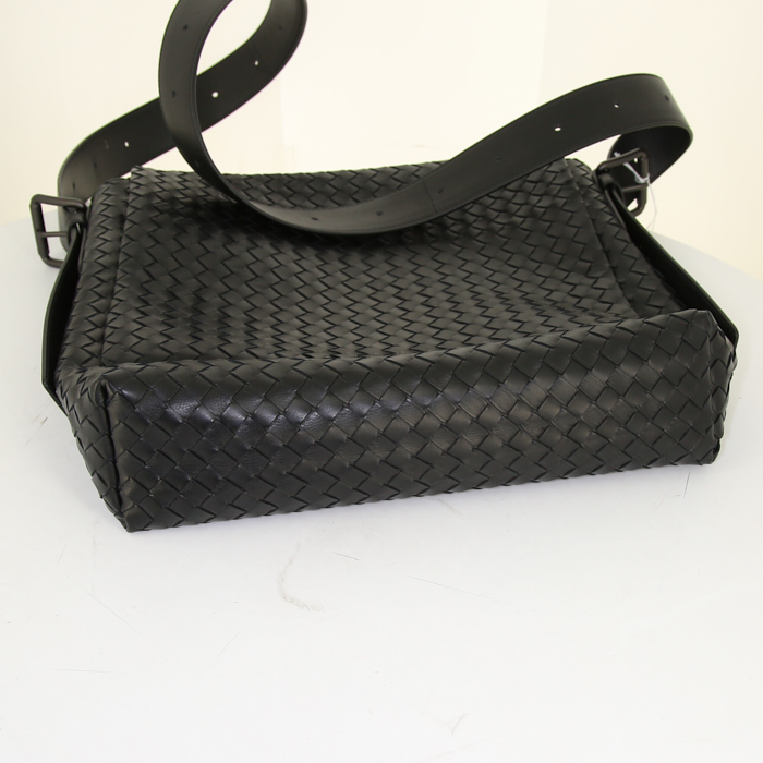 Borsa a tracolla Bottega Veneta Messenger in pelle intrecciata nera - Detail D4