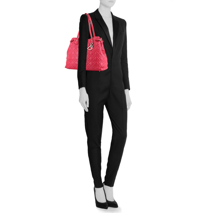 Bolso de mano Dior Panarea en lona cannage rosa y cuero rosa - Detail D1