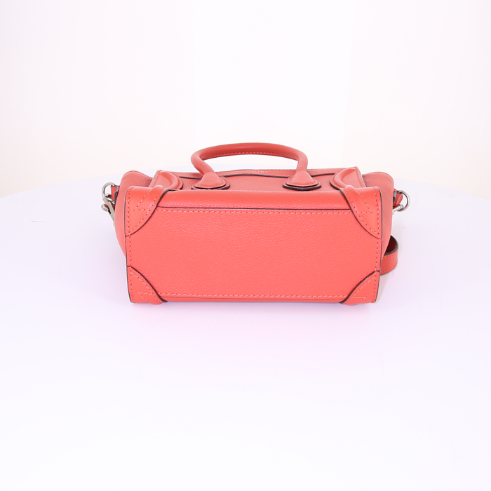 Celine Luggage Nano shoulder bag in red leather - Detail D5