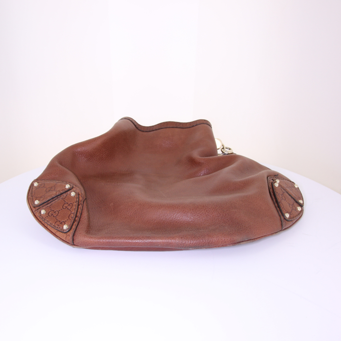 Gucci Bamboo Indy Hobo bag worn on the shoulder or carried in the hand in brown grained leather and bamboo - Detail D4