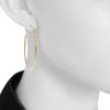 Tiffany & Co Paloma Picasso hoop earrings in yellow gold - Detail D1 thumbnail