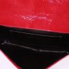 Bolsito de mano Saint Laurent en charol rojo - Detail D2 thumbnail