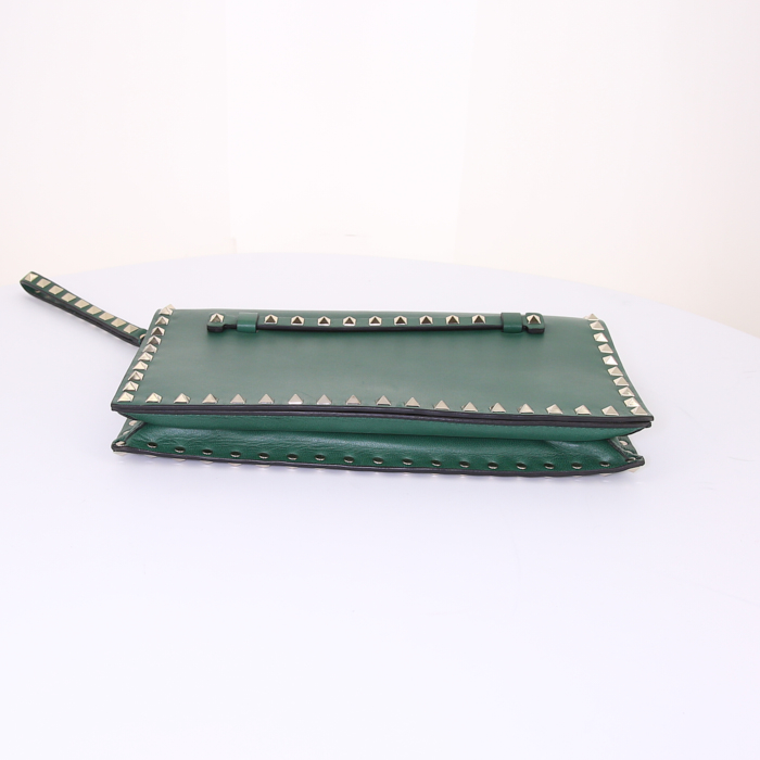Pochette Valentino Garavani Rockstud en cuir vert - Detail D4