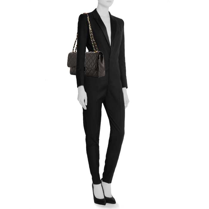 Chanel Timeless jumbo handbag in black quilted grained leather - Detail D1