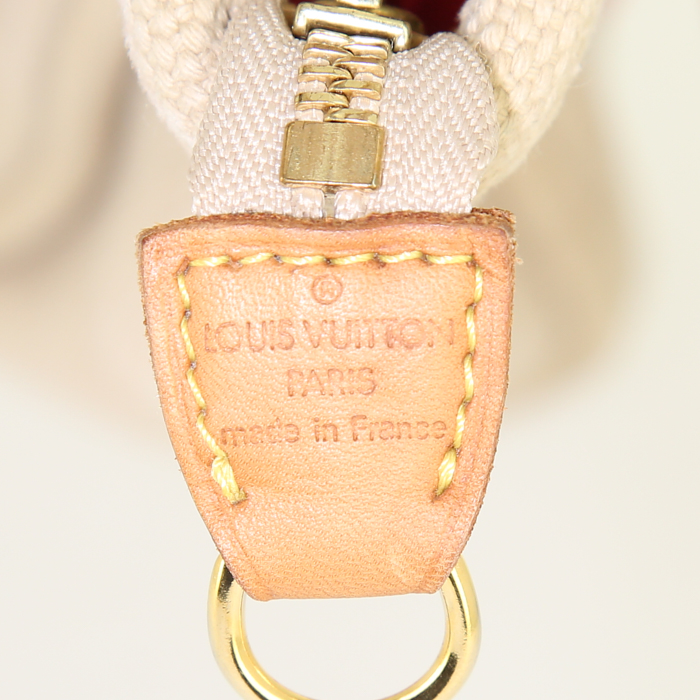 Bolso Cabás Louis Vuitton Antigua mediano en lona beige crudo y roja - Detail D6