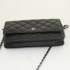 Chanel Wallet on Chain shoulder bag in black grained leather - Detail D4 thumbnail