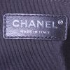 Bolso bandolera Chanel Boy en cuero granulado acolchado negro - Detail D4 thumbnail