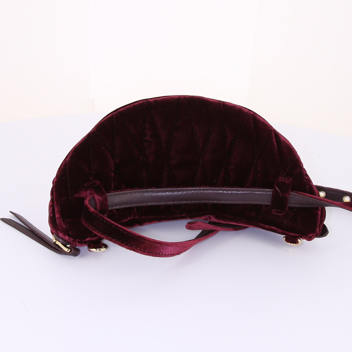 Pochette-ceinture Miu Miu en velours bordeaux - Detail D4