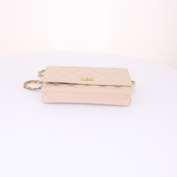 Sac bandoulière Chanel Wallet on Chain en cuir beige - Detail D4