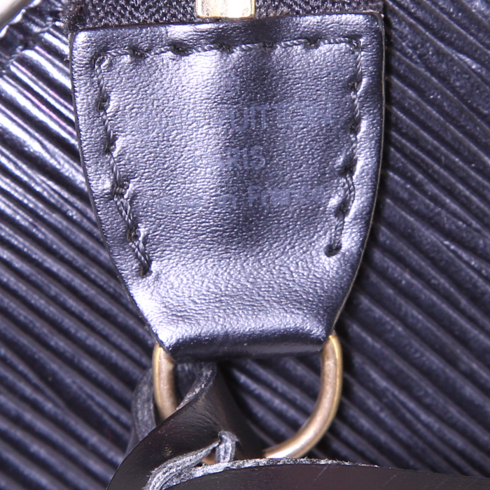 Pochette Louis Vuitton Pochette accessoires en cuir épi noir - Detail D3