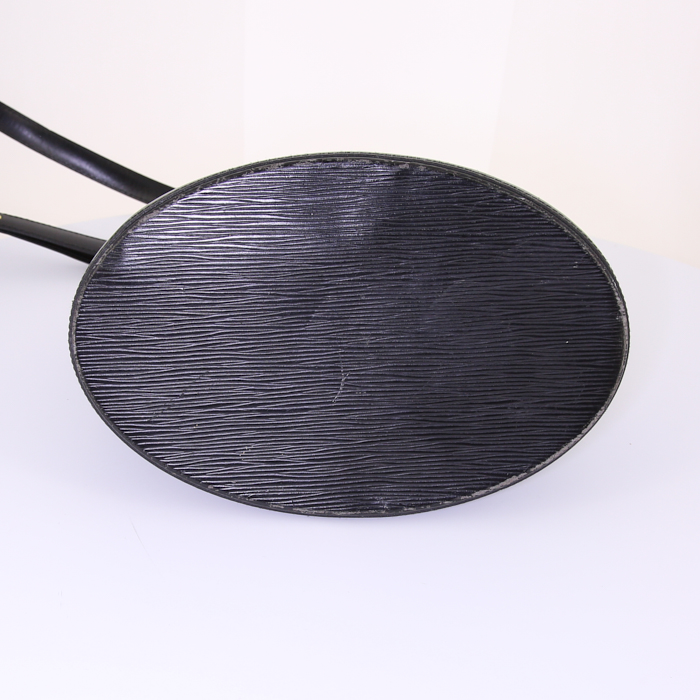 Louis Vuitton Cluny handbag in black epi leather - Detail D4