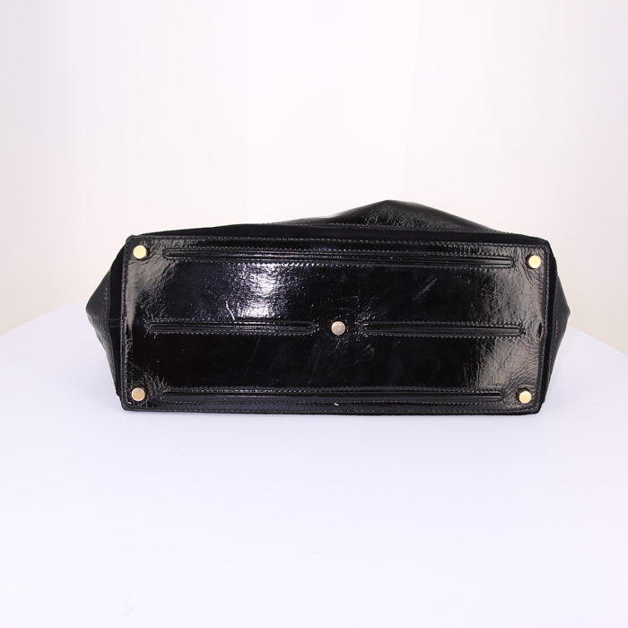 Sac à main Yves Saint Laurent Muse Two grand modèle en cuir vernis noir et daim noir - Detail D4
